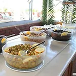 Sun And Sea 图尔古特雷斯