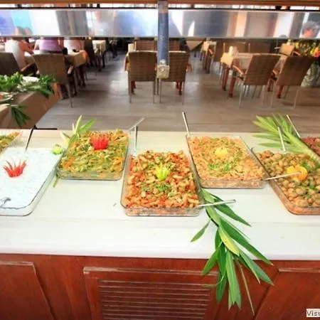 Sun And Sea מלון