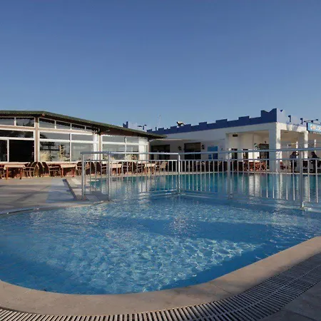 Sun And Sea מלון