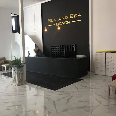 Sun And Sea מלון