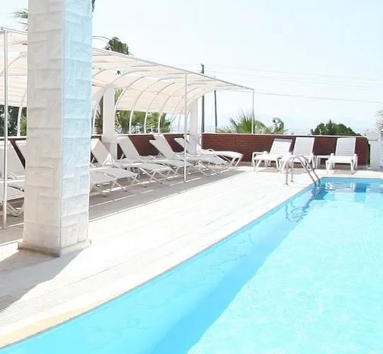 فندق Sun And Sea 3*