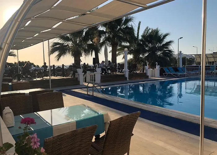 Sun And Sea فندق تورغوتْريس